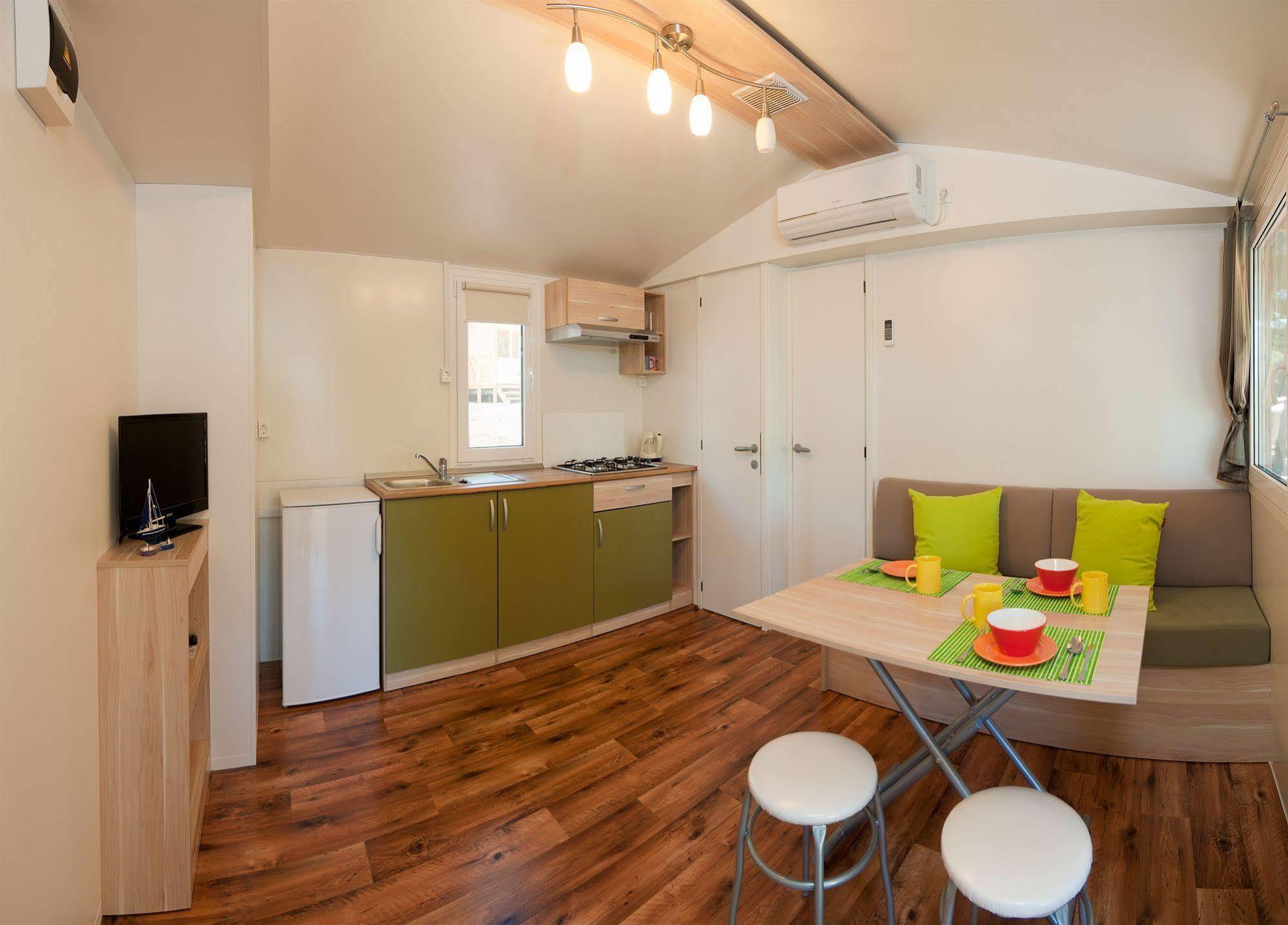 Mobile Homes Basko Polje Campground บาชกาโวดา ภายนอก รูปภาพ