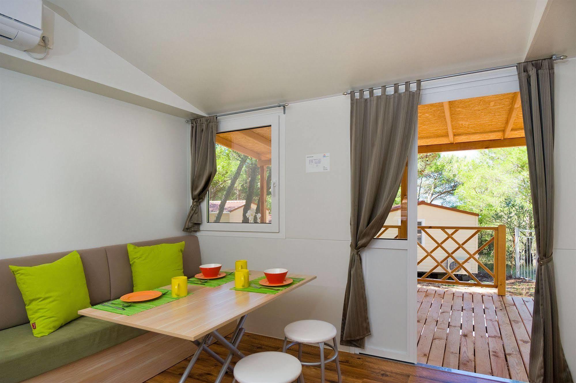 Mobile Homes Basko Polje Campground บาชกาโวดา ภายนอก รูปภาพ