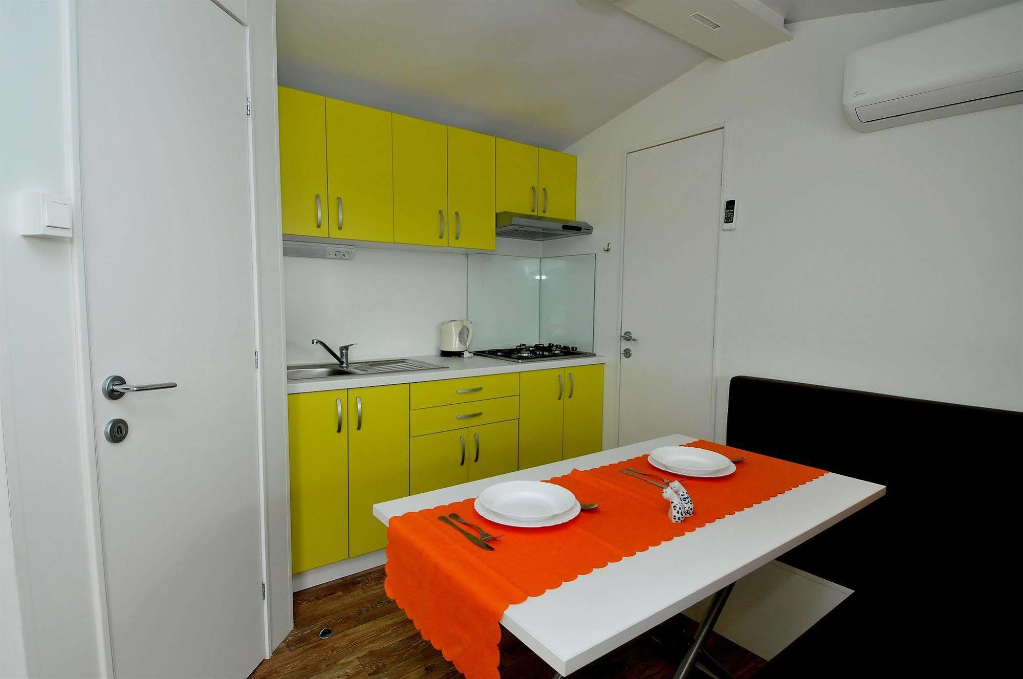 Mobile Homes Basko Polje Campground บาชกาโวดา ภายนอก รูปภาพ